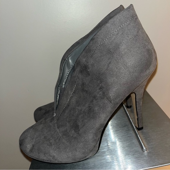 Apt.9 grey suede slip on heeled boots size 10 - Picture 8 of 11